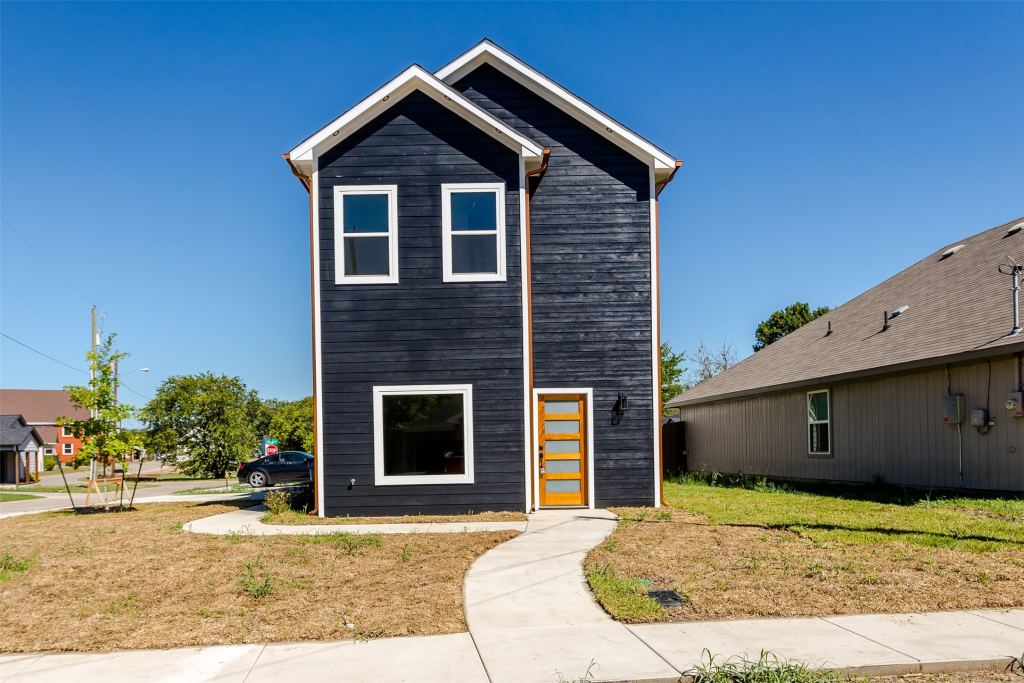 300 Henry Street, Waxahachie, TX 75165 — photo 1