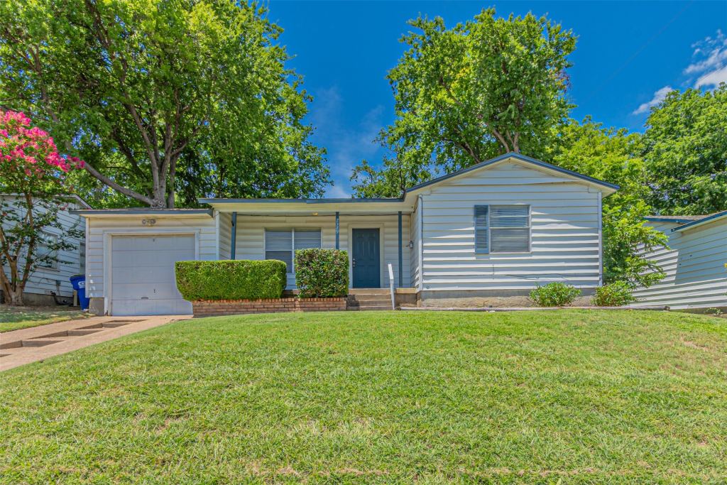 2529 Albemarle Drive, Farmers Branch, TX 75234 — photo 1