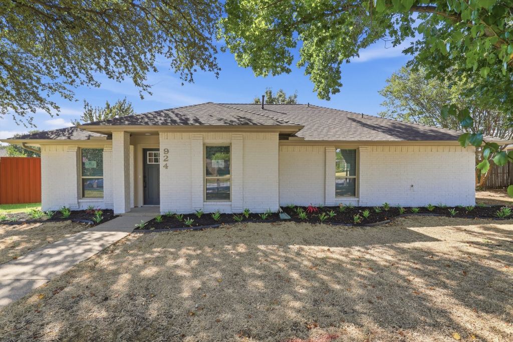 924 Edgefield Trail, Flower Mound, TX 75028 — photo 1