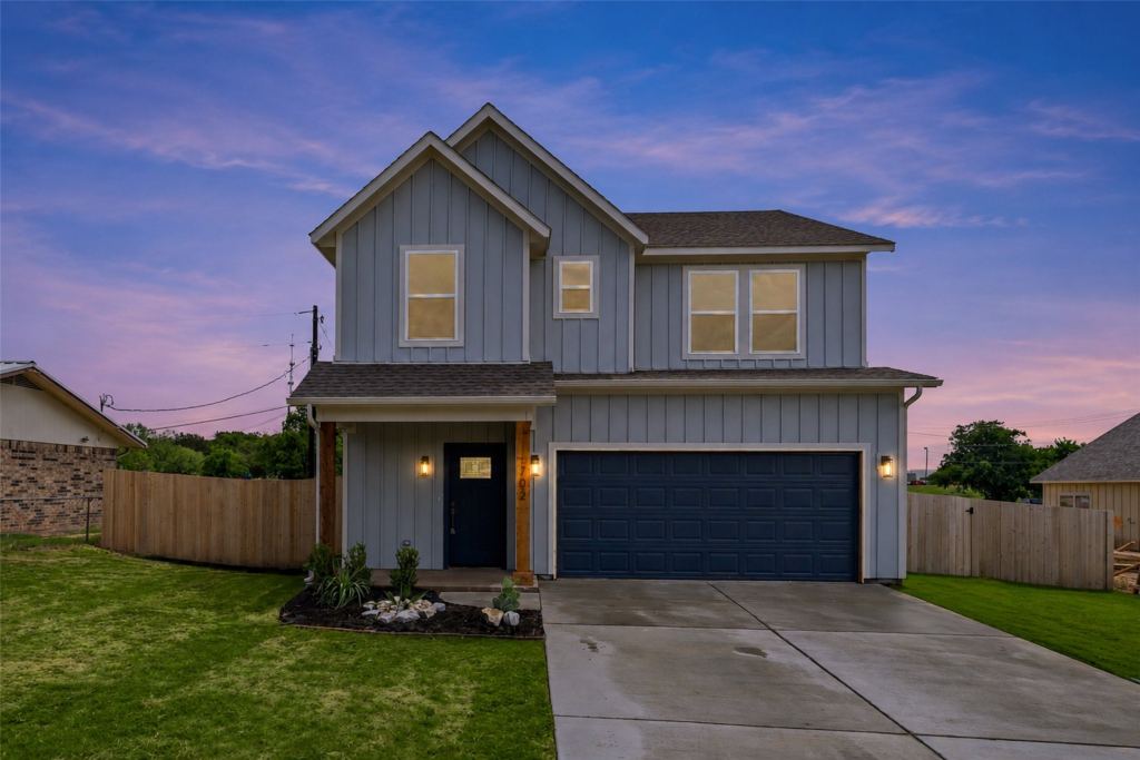 702 Perkins Court, Granbury, TX 76048 — photo 1