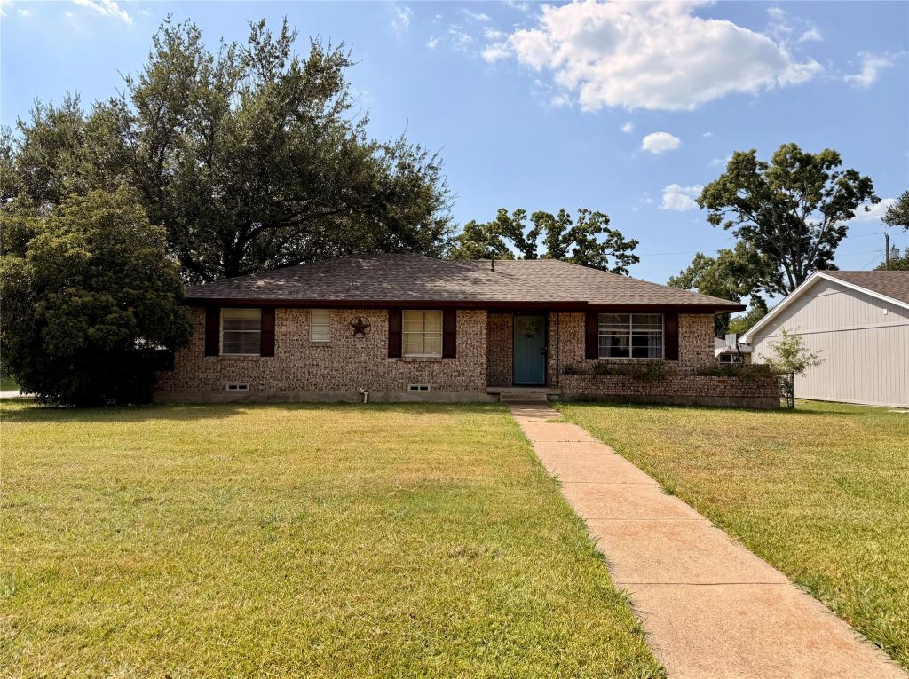 201 Collins Drive, Terrell, TX 75160 — photo 1