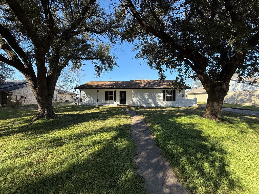 106 W Jeter Street, Mabank, TX 75147 — photo 1