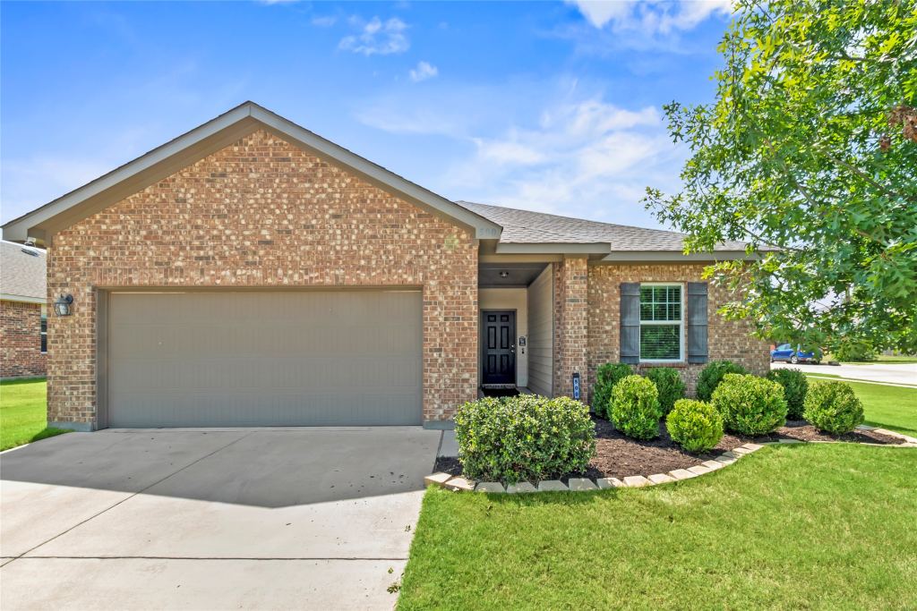 500 Swift Current Drive, Crowley, TX 76036 — photo 1