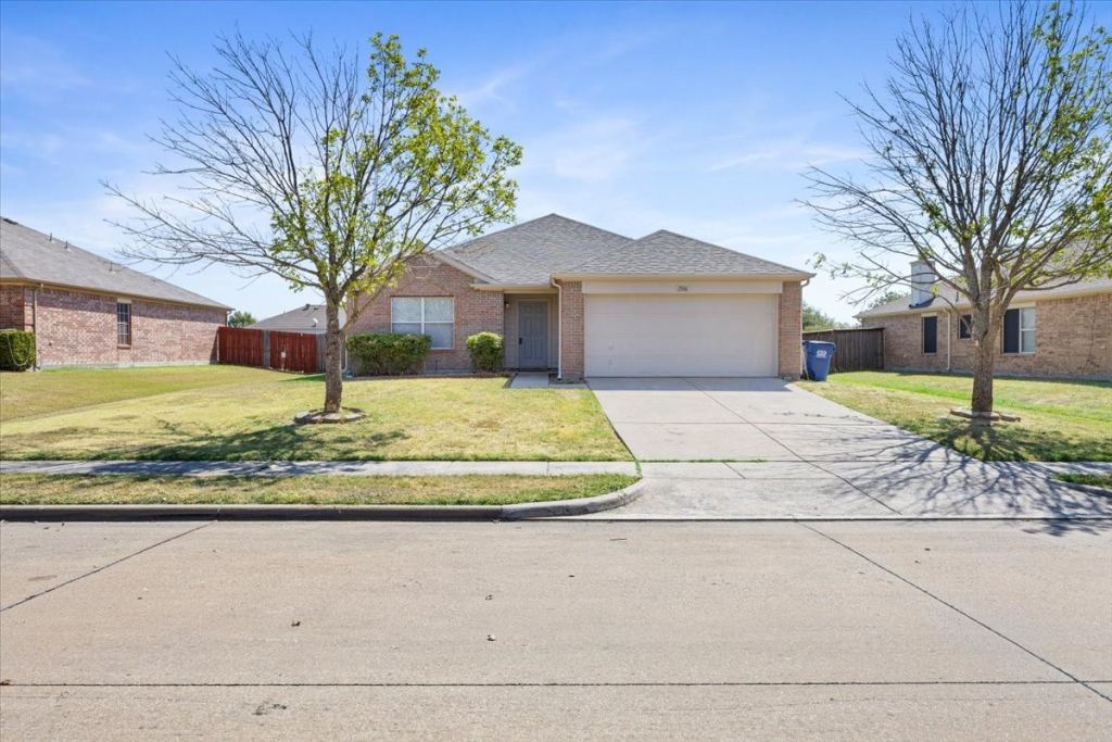 1506 Waters Edge Drive, Glenn Heights, TX 75154 — photo 1