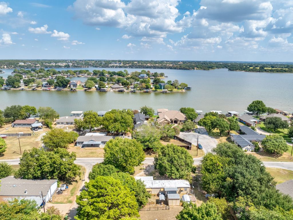 1709 E Apache Trail, Granbury, TX 76048 — photo 1