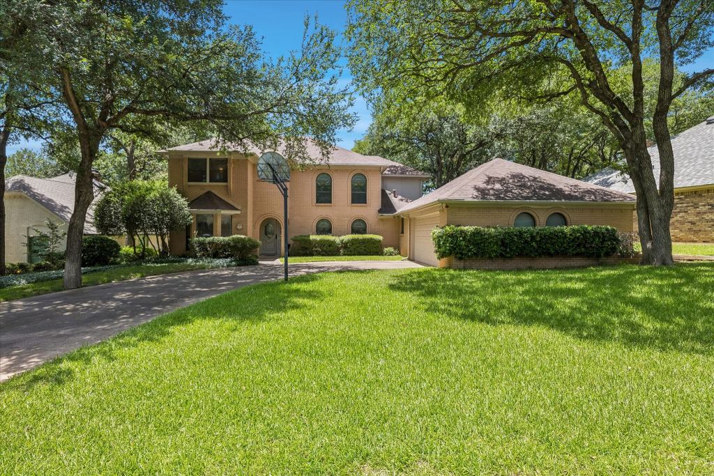 833 Kingston Drive, Mansfield, TX 76063 — photo 1