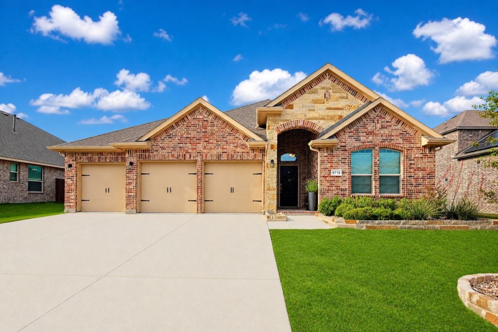 3712 Rolling Meadows Drive, Grand Prairie, TX 76065 — photo 1