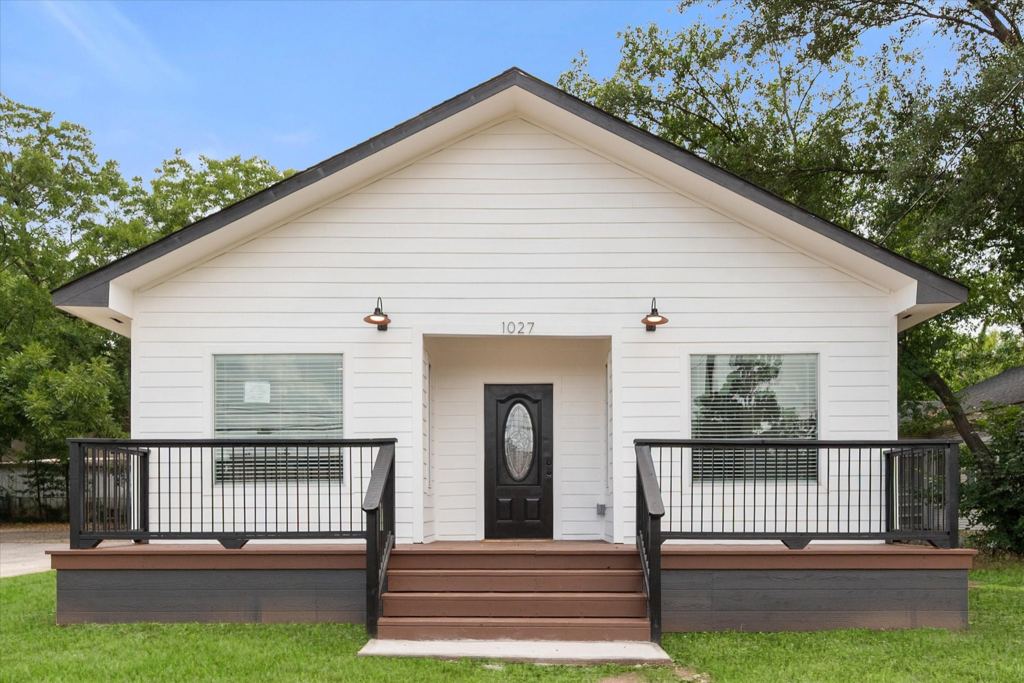 1027 W 2nd Avenue, Corsicana, TX 75110 — photo 1
