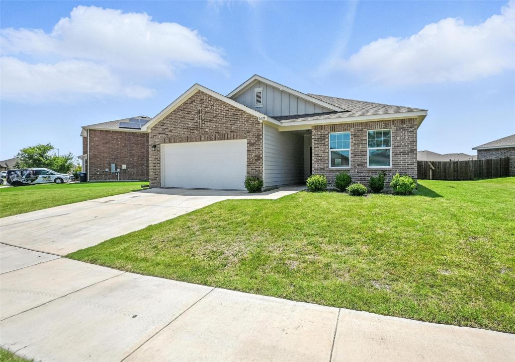 1637 Escondido Drive, Fort Worth, TX 76052 — photo 1