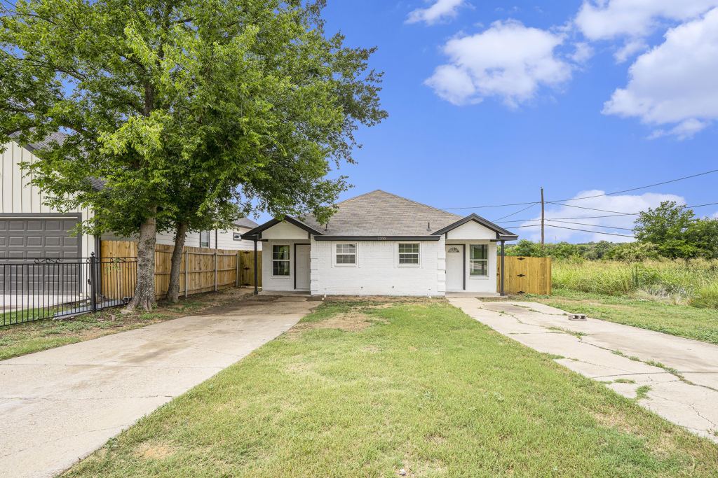 2200 Brookes Street B, Fort Worth, TX 76105 — photo 1