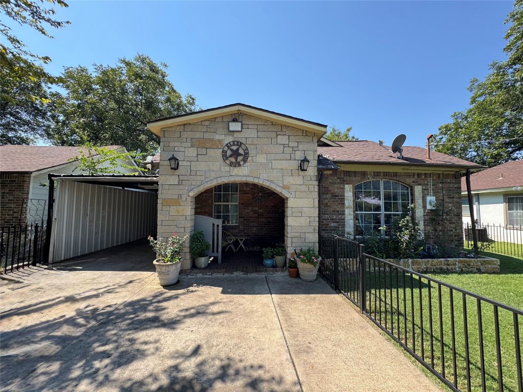 407 S Garrett Avenue, Dallas, TX 75223 — photo 1