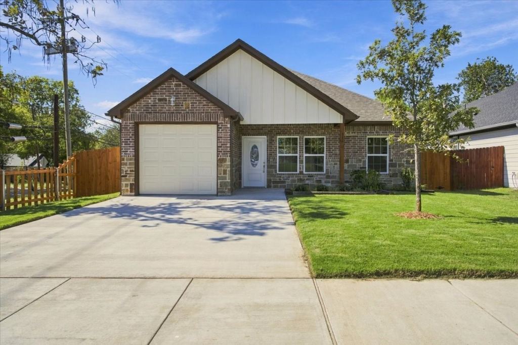 116 S Cleveland Avenue, Sherman, TX 75090 — photo 1