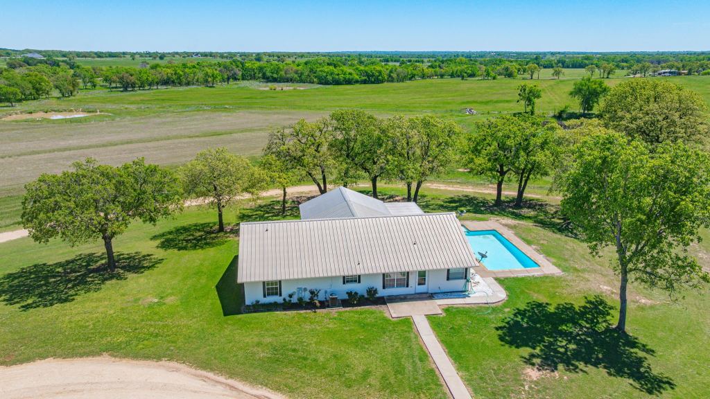 802 Private Road 1675, Stephenville, TX 76401 — photo 1