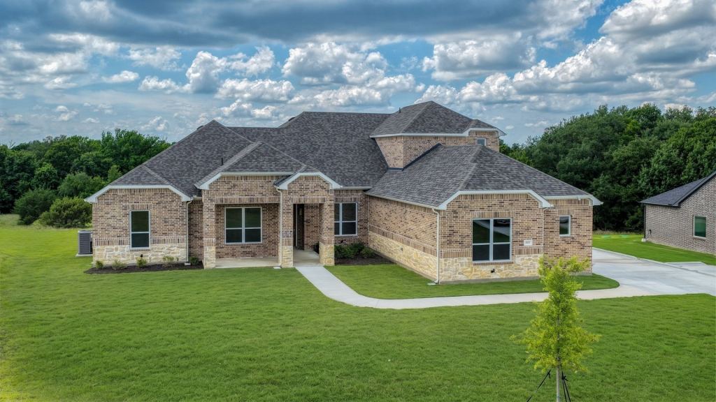 1097 Woodland Road, Weatherford, TX 76088 — photo 1