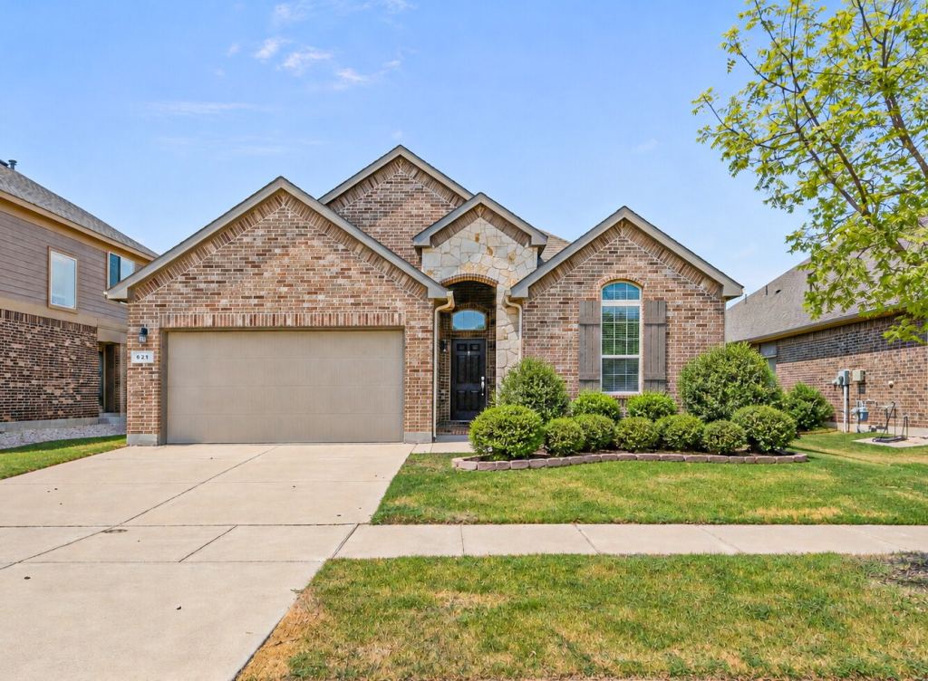 821 Falcon Road, Argyle, TX 76226 — photo 1