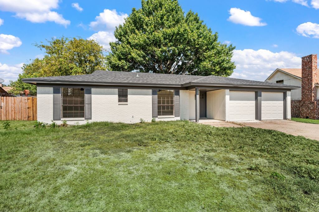 1705 S Timber Court, Benbrook, TX 76126 — photo 1