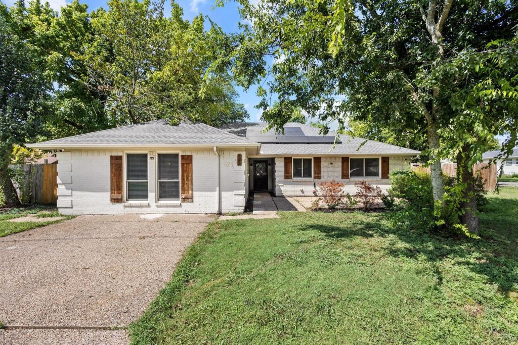878 N Main Drive, Van Alstyne, TX 75495 — photo 1