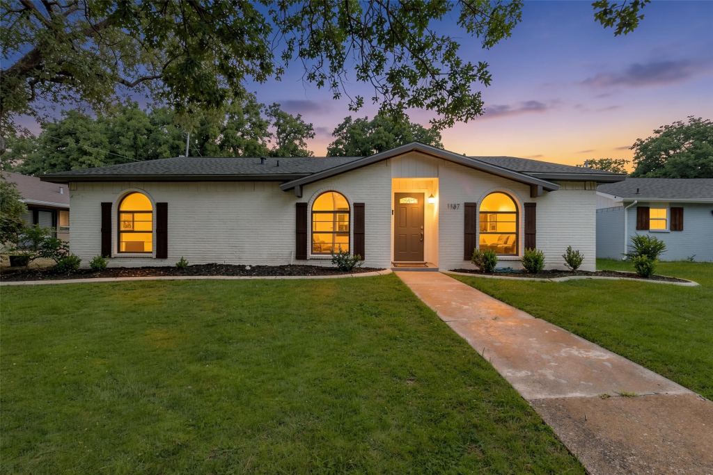 1137 Kingston Drive, Lewisville, TX 75067 — photo 1