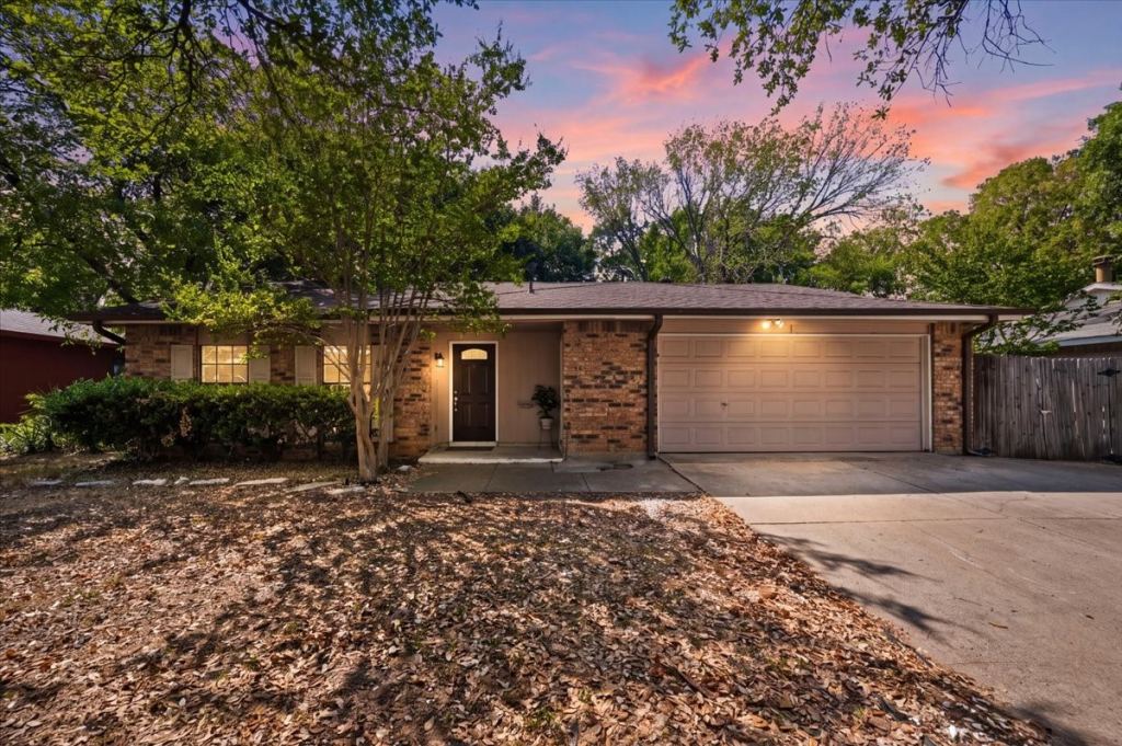 2614 Creekview Drive, Arlington, TX 76016 — photo 1