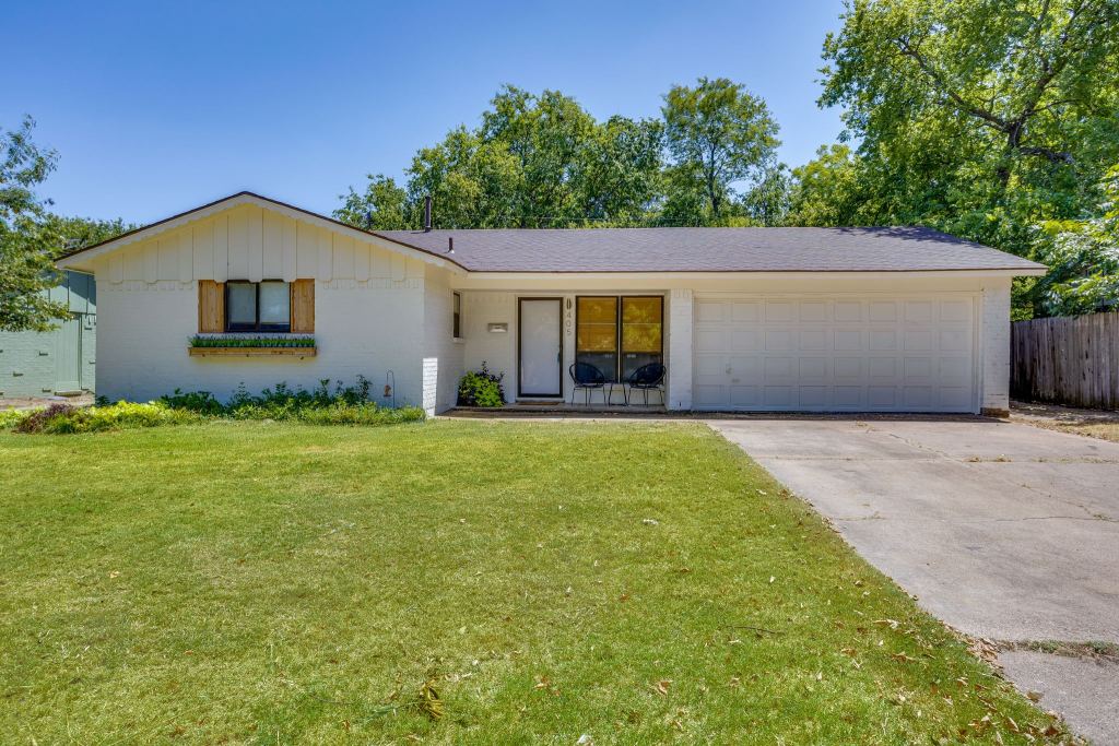 405 Lena Lane, Burleson, TX 76028 — photo 1