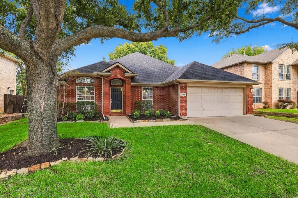 2704 Timberwood Drive, Flower Mound, TX 75028 — photo 1