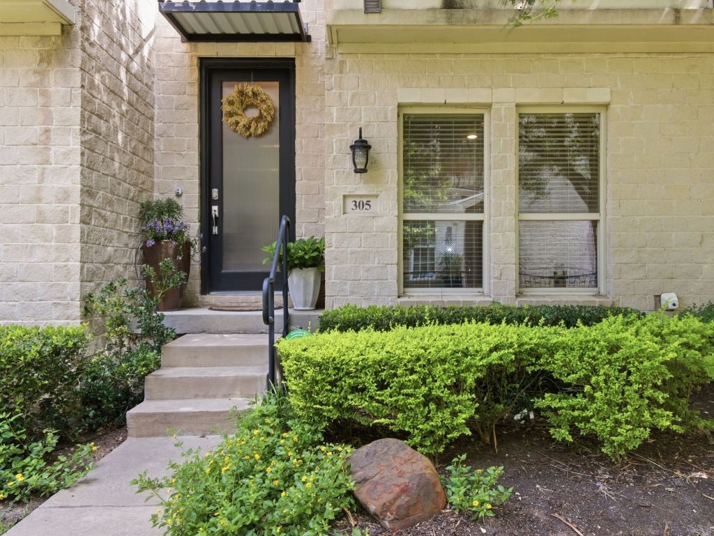 7333 Valley View Lane 305