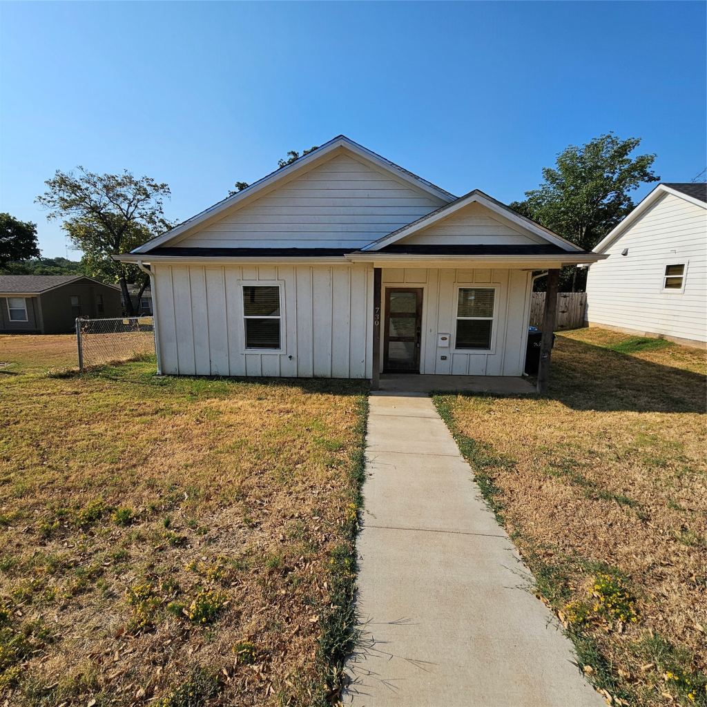 730 E Woodard Street, Denison, TX 75021 — photo 1