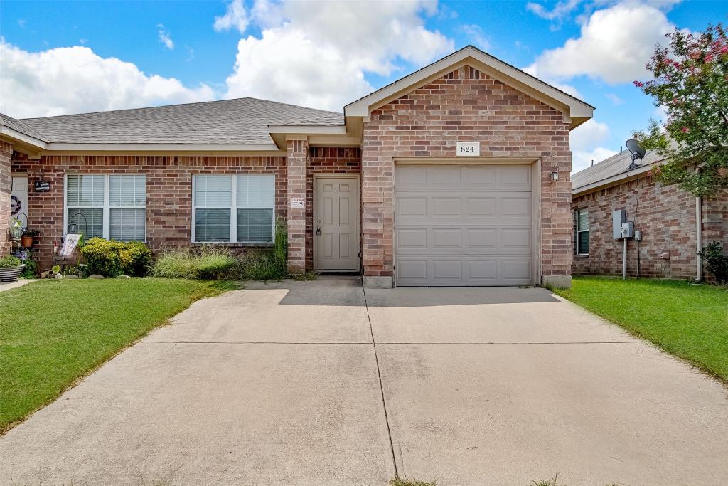 824 Walnut Street, Burleson, TX 76028 — photo 1