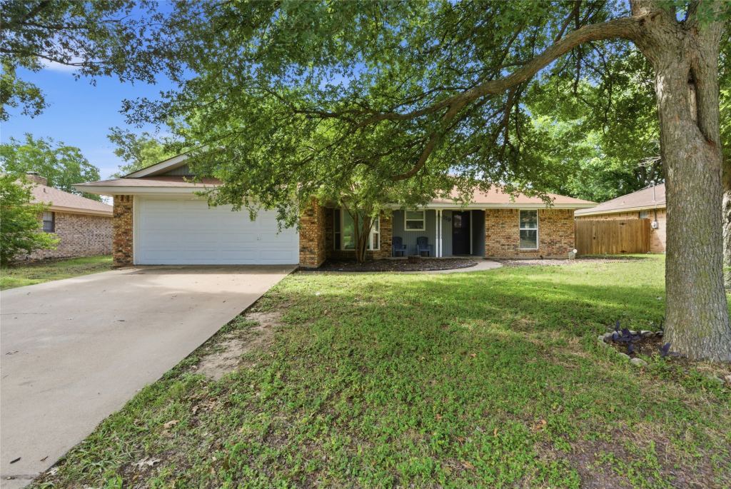 119 Blue Jay Street, Stephenville, TX 76401 — photo 1