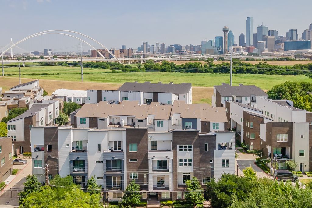 381 E Greenbriar Lane 804, Dallas, TX 75203 — photo 1
