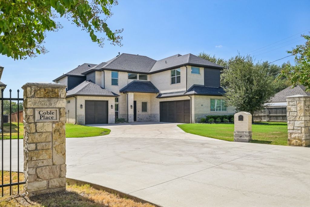 1600 Country Club Drive, Mansfield, TX 76063 — photo 1