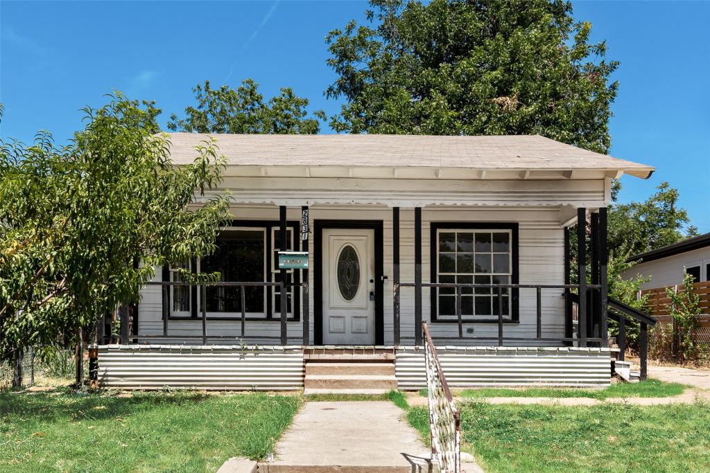 2831 Grafton Avenue, Dallas, TX 75211 — photo 1