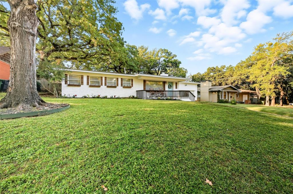 1310 W Cedar Street, Arlington, TX 76012 — photo 1