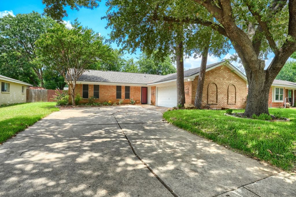 821 Prestwick Street, Bedford, TX 76022 — photo 1