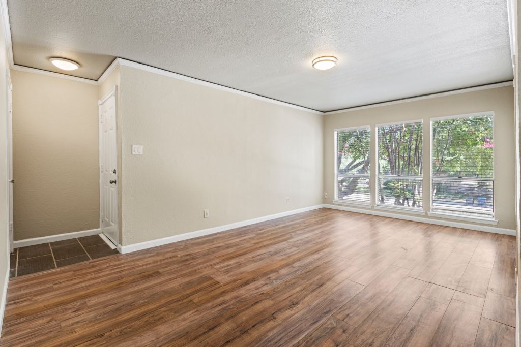 5634 Boca Raton Boulevard 209, Fort Worth, TX 76112 — photo 1