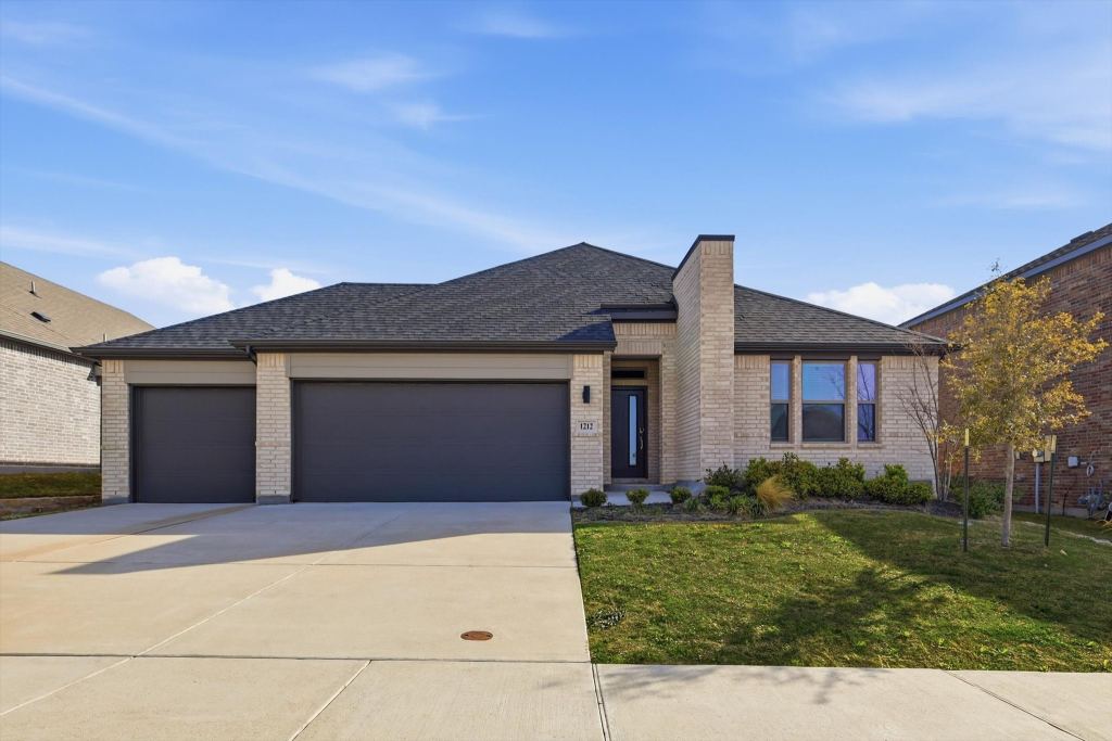 1212 Nuevo Rancho Lane, Fort Worth, TX 76052 — photo 1