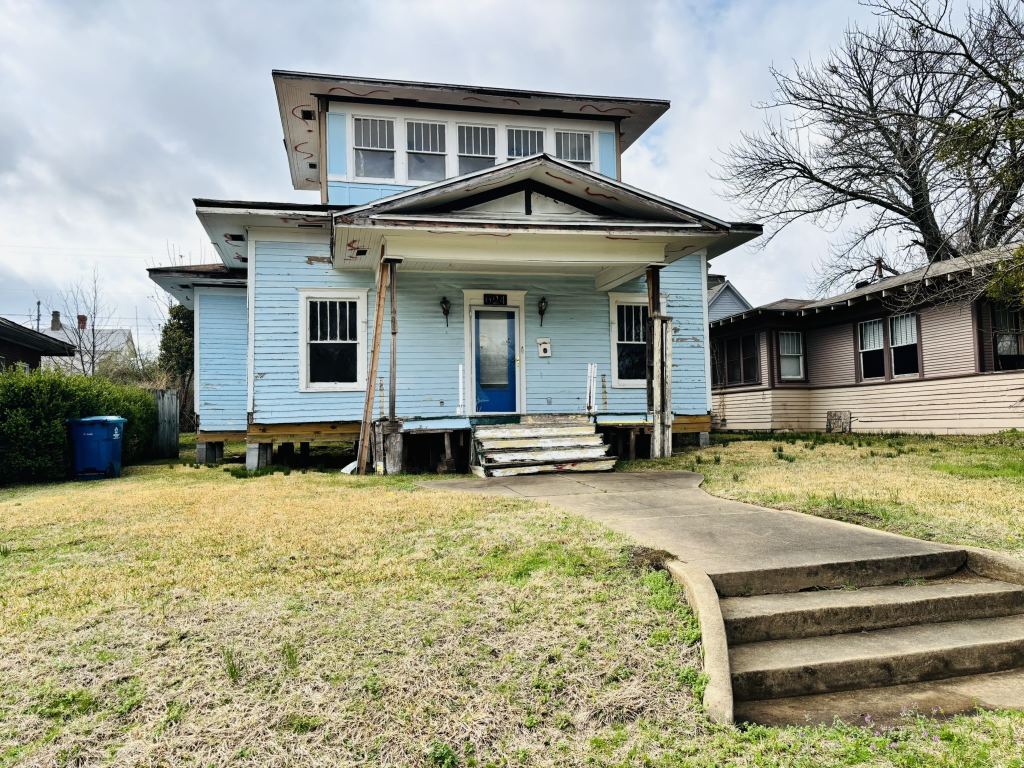 624 W Gandy Street, Denison, TX 75020 — photo 1