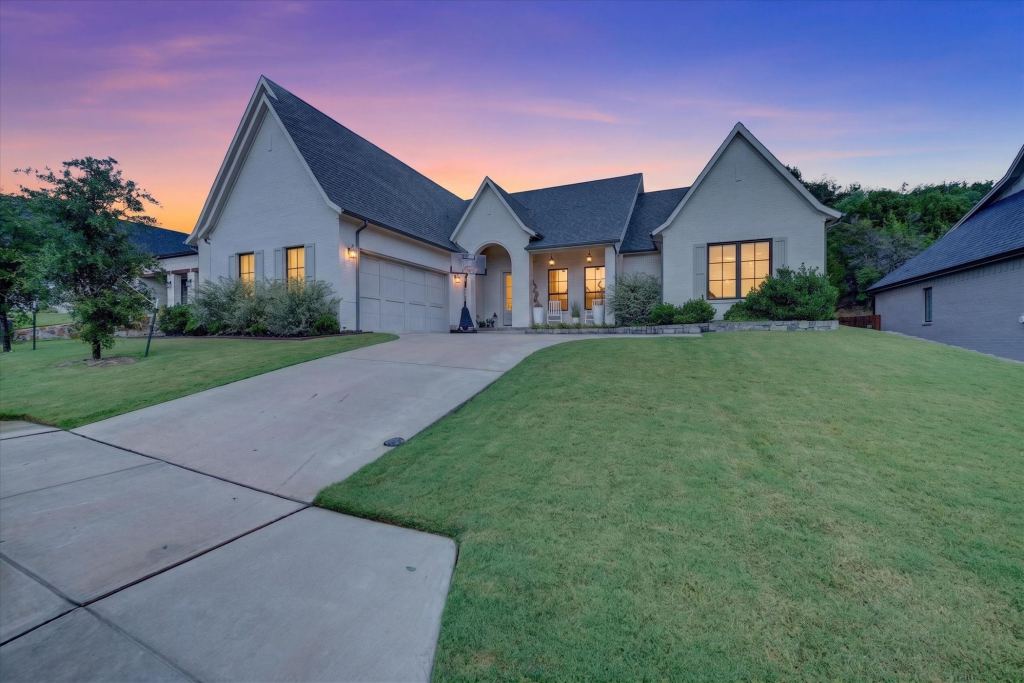 1124 Mountain View Drive, Weatherford, TX 76087 — photo 1