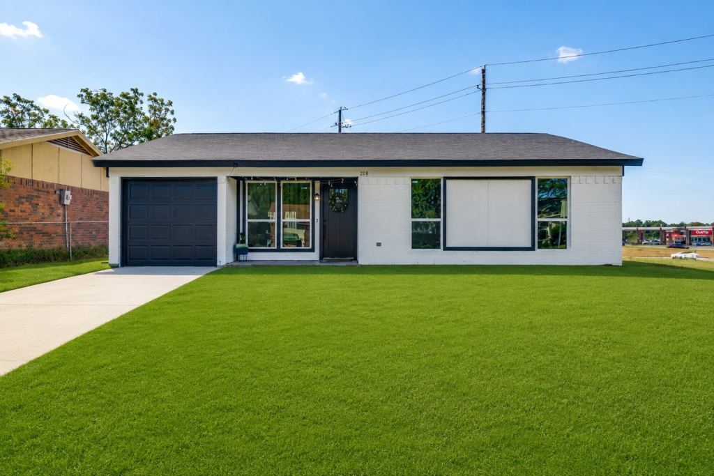 208 Woodgrove Street, Mesquite, TX 75181 — photo 1
