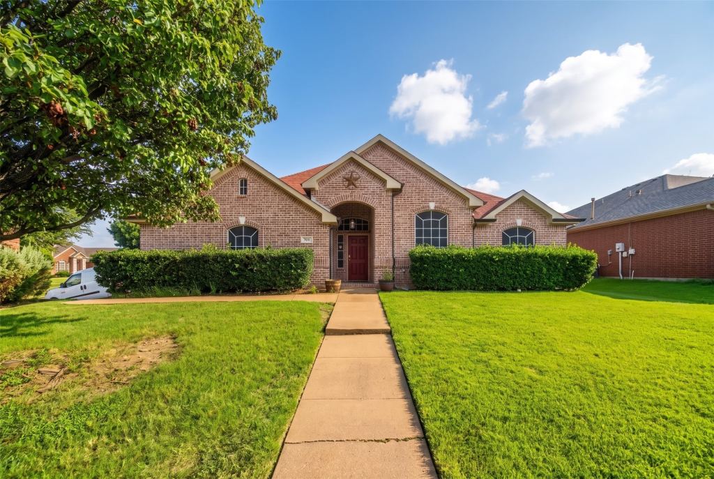 701 Boone Trail, Mansfield, TX 76063 — photo 1