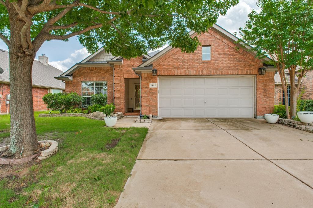 2847 Tranquilo, Grand Prairie, TX 75054 — photo 1