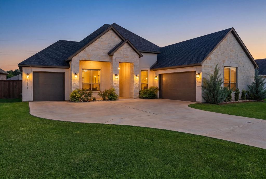 1525 Blue Lake Drive, Burleson, TX 76058 — photo 1