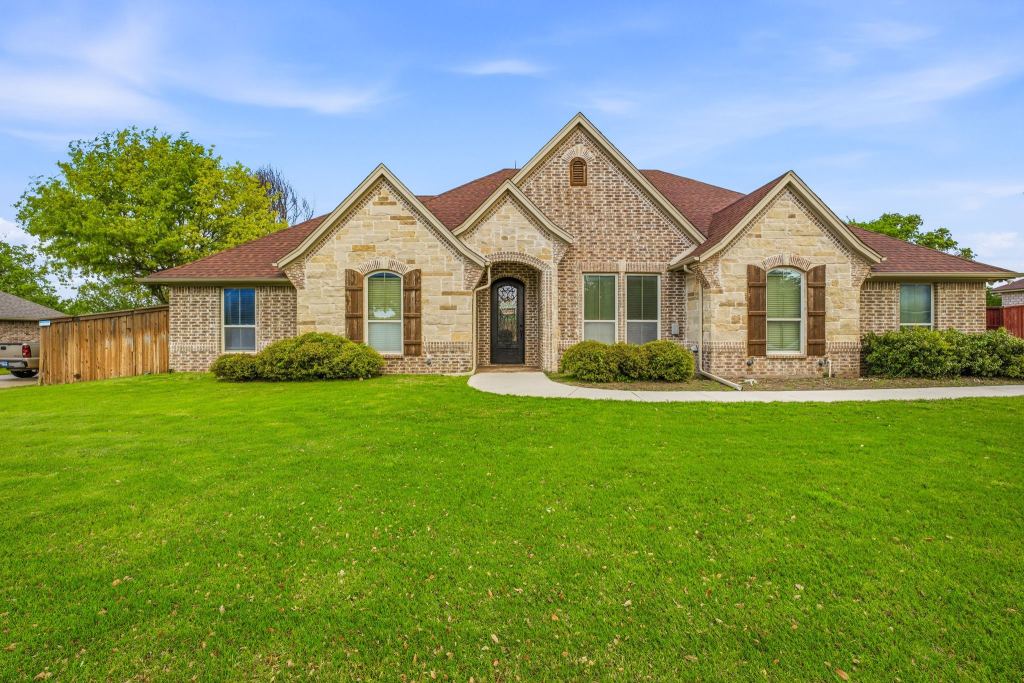 1035 Walking Horse Drive, Stephenville, TX 76401 — photo 1