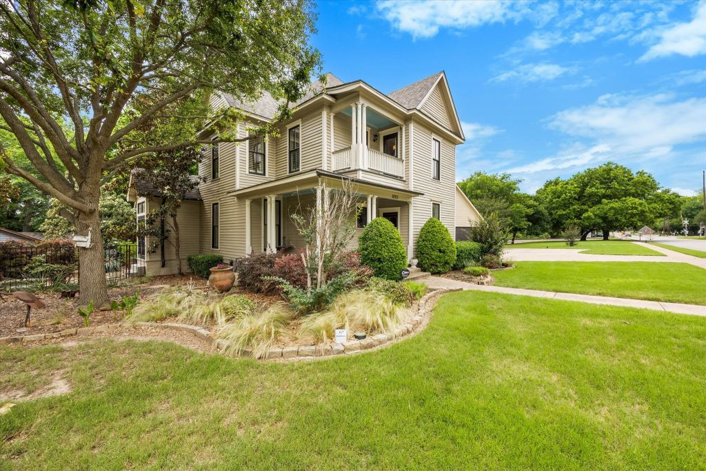 1025 W Main Street, Waxahachie, TX 75165 — photo 1
