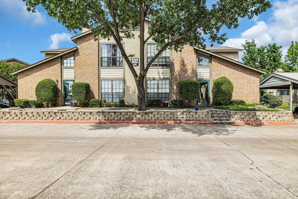 332 W Harwood Road B, Hurst, TX 76054 — photo 1