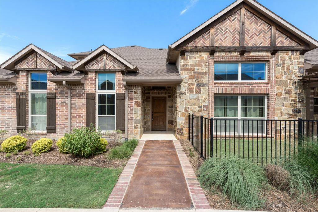 889 Birds Fort Trail, Arlington, TX 76005 — photo 1