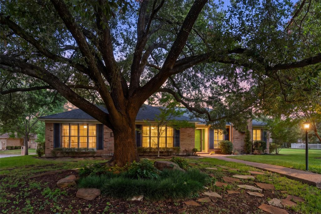 2825 Chimney Hill Drive, Waco, TX 76708 — photo 1