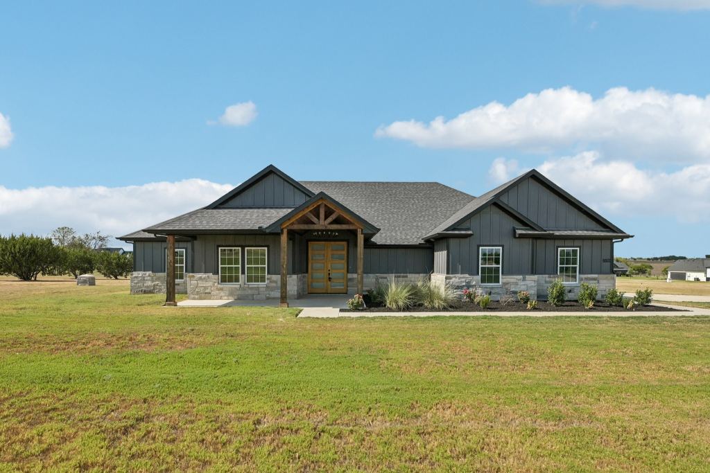 6605 Buffalo Ridge Circle, Godley, TX 76044 — photo 1