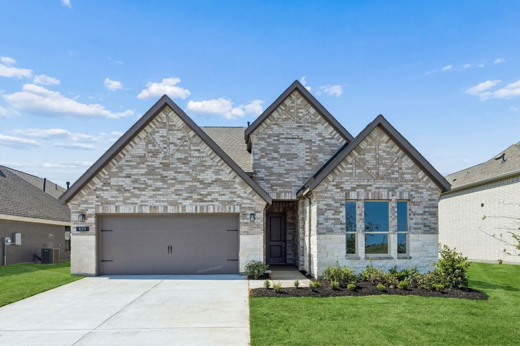 1011 Goldenrod Drive, Justin, TX 76247 — photo 1