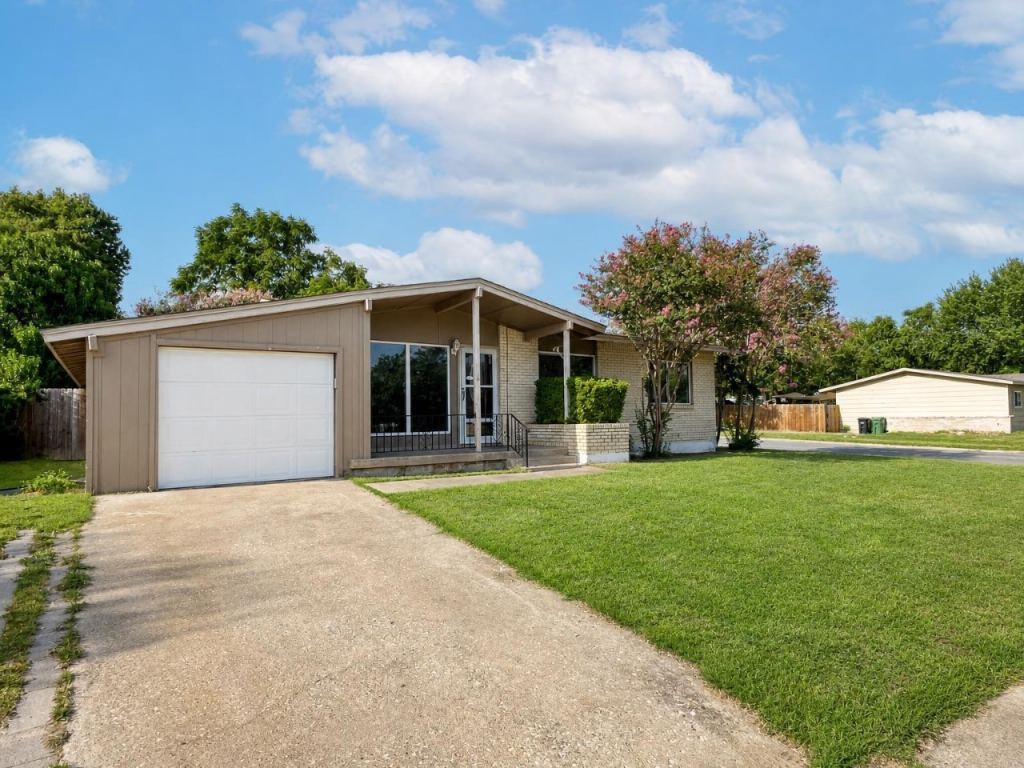 700 Pine Street, Hurst, TX 76053 — photo 1
